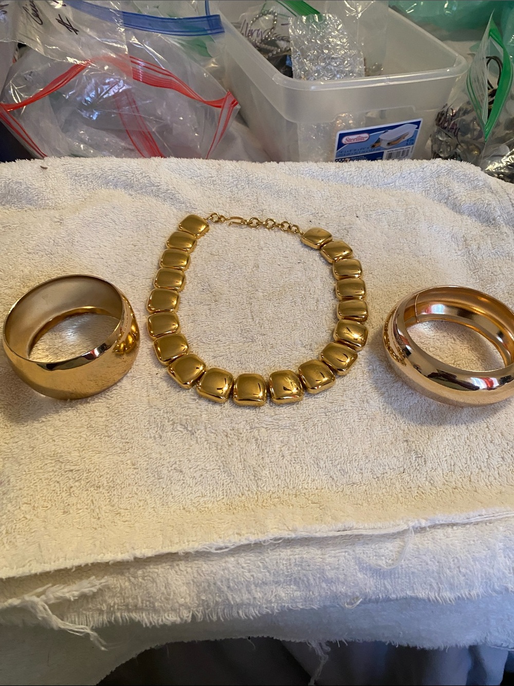 Bold Goldtone ladies jewelry set